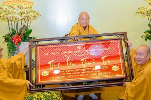 Ban Trị sự Phật giáo Q.3 khánh chúc Trưởng lão Hòa thượng Thích Thiện Nhơn