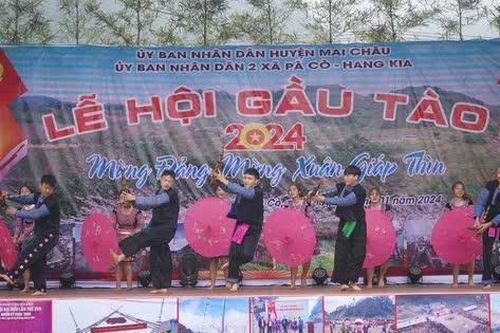 Người Mông vùng cao Mai Châu - Hòa Bình tưng bừng Lễ hội 'Gầu Tào' ở Hang Kia, Pà Cò