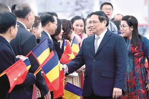 Thủ tướng Phạm Minh Chính tới Thủ đô Bucharest, bắt đầu thăm chính thức Romania