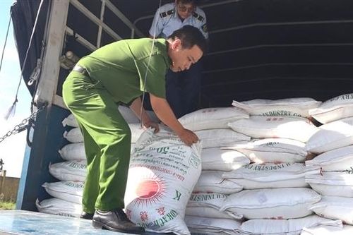Tạm giữ 44 tấn đường cát xuất xứ nước ngoài không có hóa đơn, chứng từ