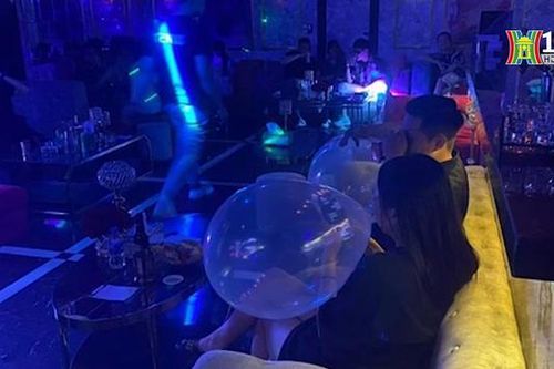 Đình chỉ hai quán bar trong phố cổ kinh doanh 'bóng cười'