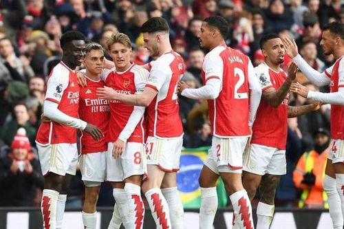Arsenal 'hủy diệt' Crystal Palace, san bằng điểm số với Man City