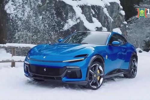 Cận cảnh siêu xe Ferrari Purosangue của Cristiano Ronaldo