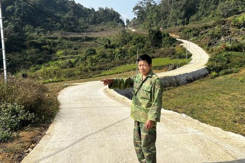 Ông Hén hiến đất làm đường
