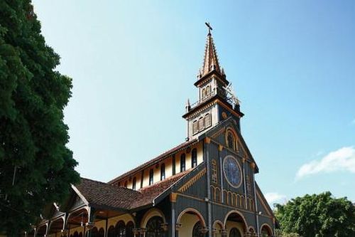 Nhà thờ gỗ Kon Tum