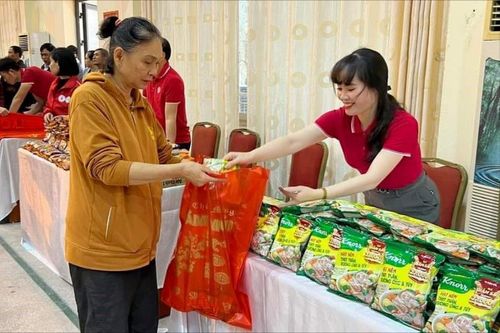 Huyện Sóc Sơn trao 227 suất quà Tết cho gia đình khó khăn