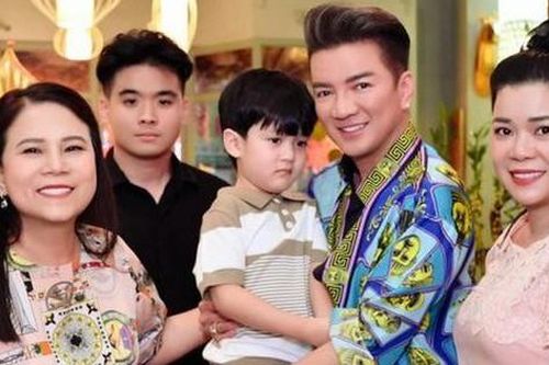 Đàm Vĩnh Hưng: 'Xin phép lạ xảy ra để má không còn ngủ ngồi nữa… không viết nữa, con khóc rồi'
