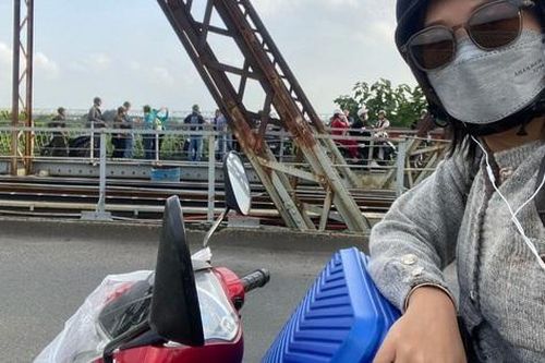 Ám ảnh đặt vé, bị nhồi nhét trên xe Tết, nhiều người đi xe máy 300km về quê