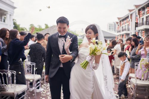 Diễn viên Ngọc Huyền được chồng tặng xe hơi trong lễ cưới