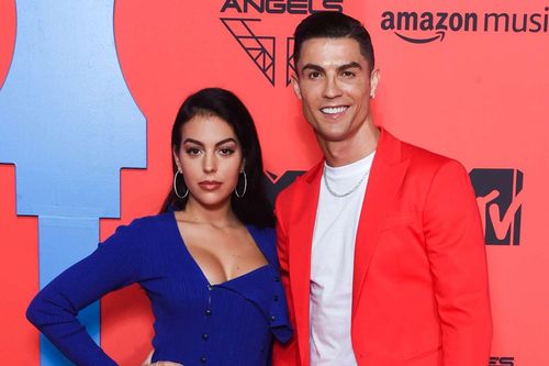 Bạn gái tuyên bố Ronaldo là 'The Best'