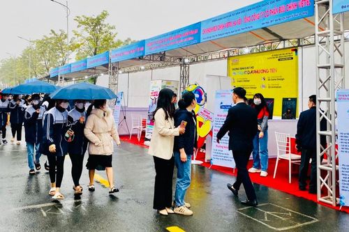 Cận Tết Giáp Thìn 2024, nhiều doanh nghiệp tuyển dụng hàng nghìn nhân sự