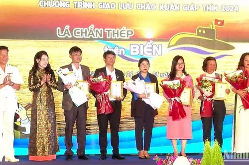 Nhiều hoạt động ý nghĩa tại chương trình giao lưu 'Lá chắn thép trên biển'