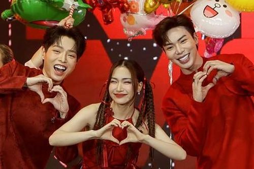 Hiếm thấy khi dàn 'sao khủng' của showbiz Việt hội ngộ làm khán giả nôn nao mong chờ Tết