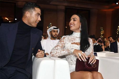 Bạn gái Ronaldo 'chiếm sóng' tại lễ trao giải Globe Soccer Awards