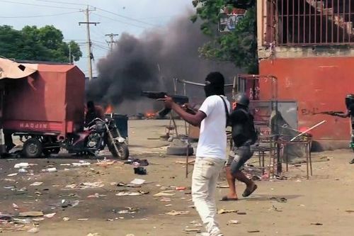 Haiti chìm trong cuộc chiến băng đảng: Lối thoát nào cho nước nghèo nhất Tây bán cầu?