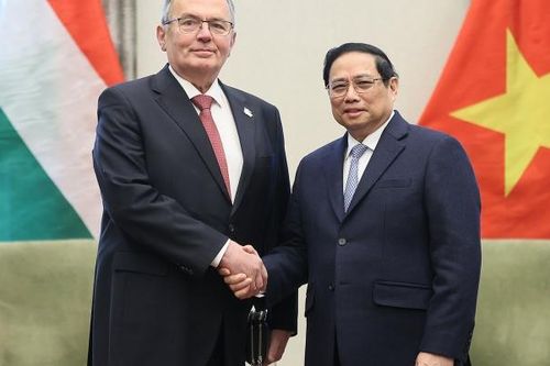 Việt Nam ủng hộ tinh thần đại đoàn kết của nhân dân và các đảng phái của Hungary