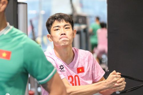 Đội tuyển Việt Nam đón Đình Bắc trở lại, HLV Troussier chịu áp lực lớn