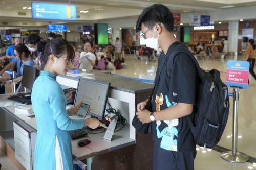 Từ 15/2/2024, cho phép xác thực sinh trắc học trong kiểm soát giấy tờ khi đi máy bay