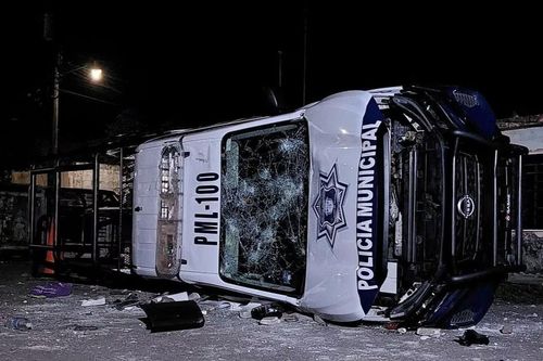 Cư dân Mexico đốt tòa nhà chính quyền thành phố sau khi cảnh sát giết người
