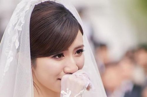 Ngọc Huyền được chồng tặng ôtô ngay trong lễ cưới