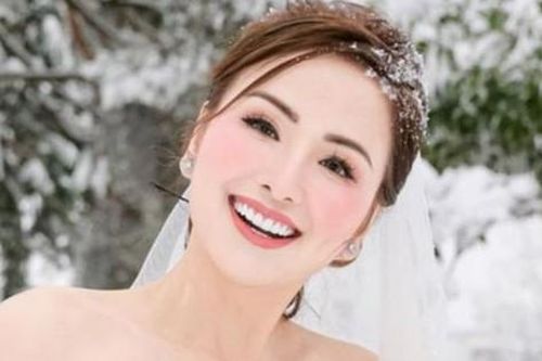 Showbiz 21/1: Hoa hậu Diễm Hương cưới lần 3