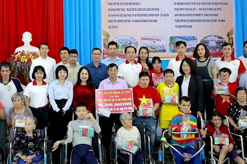 VietNamNet đồng hành mang 'mùa xuân nhân ái' đến trẻ mồ côi, người khuyết tật
