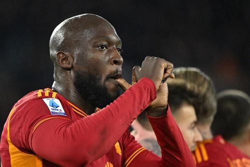 Vừa sa thải Mourinho, Roma 'đổi vận' giành chiến thắng