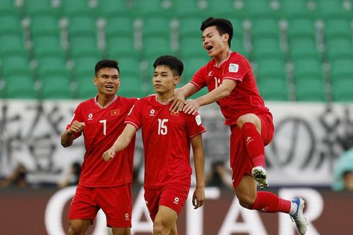 Đình Bắc trở lại, HLV Troussier dùng đội hình 'lạ' đấu Iraq