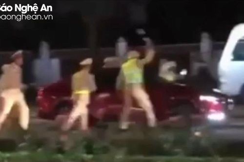 Không chấp hành hiệu lệnh kiểm tra, tài xế tông cảnh sát giao thông TP Vinh để bỏ chạy