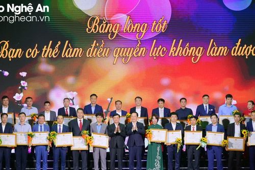 Tri ân, ghi nhận, cảm ơn sâu sắc những tấm lòng nhân ái, nghĩa cử cao đẹp của các cơ quan, tổ chức, đơn vị, cá nhân trong và ngoài nước (*)