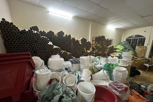 Đột kích kho chứa nguyên liệu sản xuất pháo nổ 'khủng', khởi tố 2 đối tượng