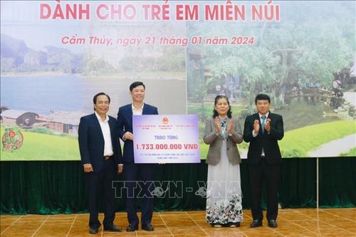 'Tết ấm cho em - Hội chợ Tết 0 đồng' cho trẻ em dân tộc thiểu số
