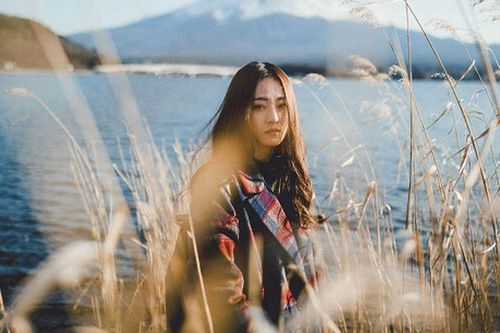 Nhìn con gái nức nở bên cọc tiền 500 ngàn, tôi liều mình đến nhà chồng cũ trả lại, nhân tiện tuyên bố một câu khiến anh ta phải sững người