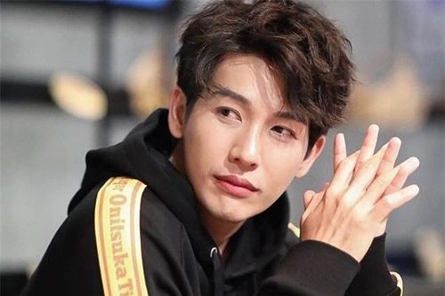 Thấy mẹ người yêu cũ đứng đợi xe, tôi cho đi nhờ rồi sửng sốt khi bác ấy bật khóc kể lại một chuyện cũ cay đắng