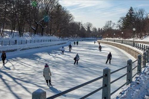 Canada mở cửa trở lại sân băng tự nhiên lớn nhất thế giới