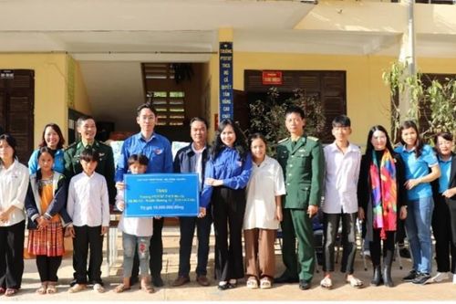Đoàn Thanh niên Bộ Công Thương mang mùa xuân ấm đến đồng bào dân tộc thiểu số Lai Châu