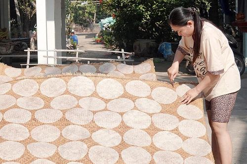 Hấp dẫn bánh phồng mì Ba Chúc