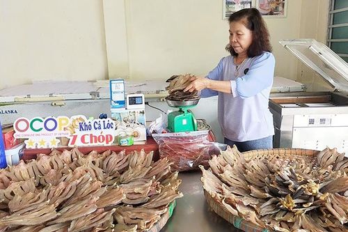 Khô cá lóc Thoại Sơn tất bật vụ Tết