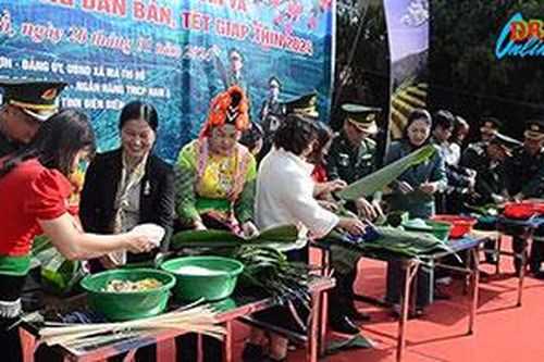 Xuân biên cương thắm nghĩa tình