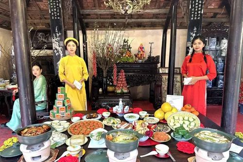 Có gì trong mâm cơm Tết 3 miền?