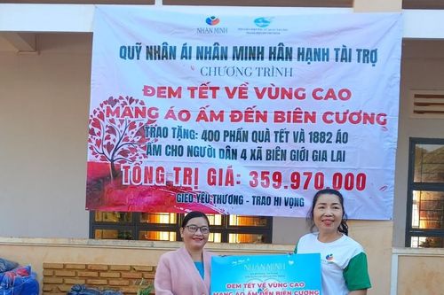 Gần 400 triệu đồng tặng quà Tết phụ nữ nghèo 2 huyện biên giới Đức Cơ, Ia Grai