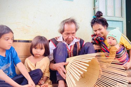 Già làng Rơmah Kul: 'Cầu nối' giữa ý Đảng với lòng dân