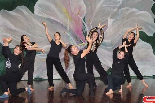 Cống hiến hết mình cho nghệ thuật