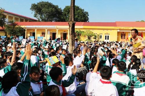 Tăng cường bảo đảm an toàn giao thông cho lứa tuổi học sinh
