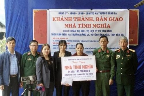 Yên Bái: Niềm vui nhân đôi của người vợ liệt sỹ sau hơn 23 năm được hưởng chế độ