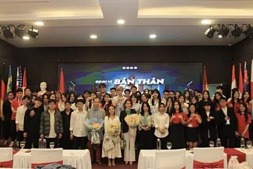Sinh viên UEB định vị bản thân để hình thành thương hiệu cá nhân riêng biệt
