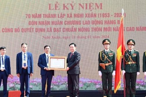 Chủ tịch Quốc hội Vương Đình Huệ dự Lễ đón nhận Huân chương Lao động hạng Ba của xã Nghi Xuân, Nghệ An