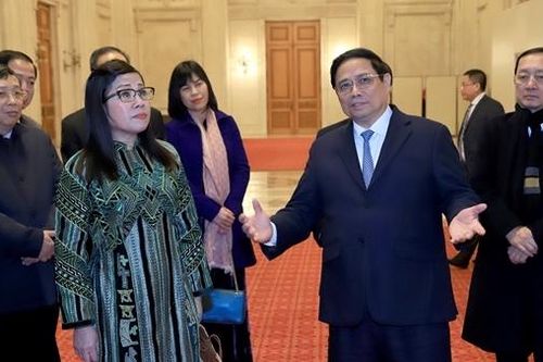 Đoàn cấp cao Chính phủ Việt Nam thăm Tòa nhà Quốc hội Romania