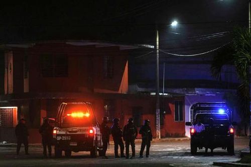 Người dân đốt phá trụ sở chính quyền ở Mexico
