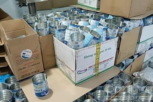 Đột kích xưởng sản xuất sữa giả quy mô lớn, bán trên mạng thu lợi nhiều tỷ đồng